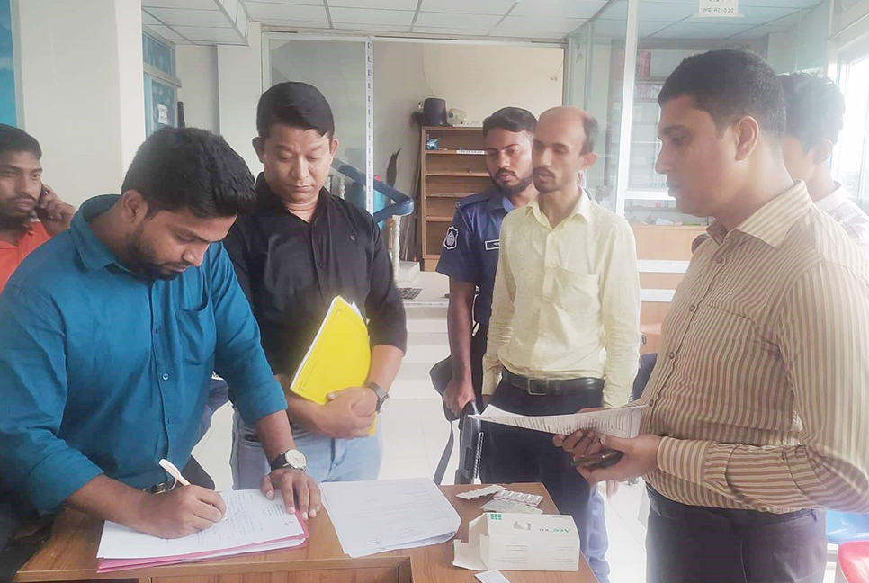 সিদ্ধিরগঞ্জে জুতা কারখানা সিলগালা, ক্লিনিকে জরিমানা
