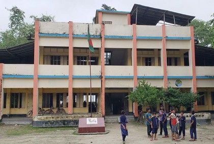 অন্যের সন্তানকে নিজ সন্তান পরিচয়ে মাতৃত্বকালীন ছুটি ভোগের অভিযোগ