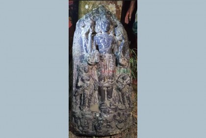 পুকুরের খননের সময় কষ্টি পাথরের বিষ্ণু মূর্তি উদ্ধার