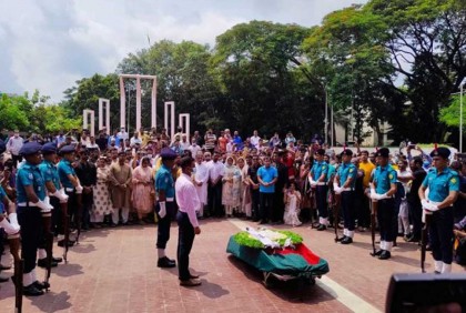 গাজী মাজহারুলকে শহীদ মিনারে শ্রদ্ধা নিবেদন ও গার্ড অফ অনার প্রদান

