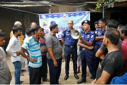 ঠাকুরগাঁওয়ে সড়কে যানজট নিরসনে ট্রাফিক পুলিশের প্রচারণা