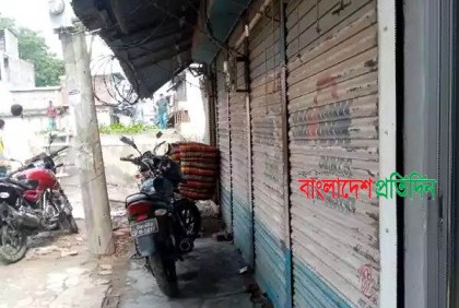 এক ইউনিয়নের চেয়ারম্যানের নেতৃত্বে আরেক ইউনিয়নে মার্কেট দখল! 