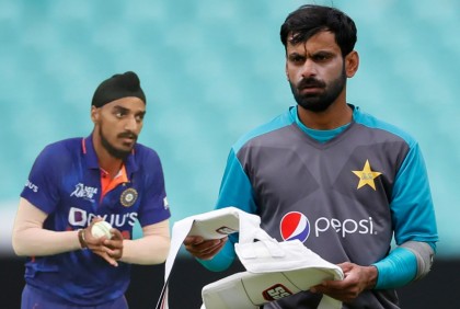 দুঃসময়ে ভারতের আর্শদিপের পাশে দাঁড়ালেন পাকিস্তানের হাফিজ