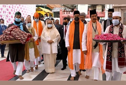 নিজামুদ্দিন আউলিয়ার দরগা জিয়ারত করলেন প্রধানমন্ত্রী

