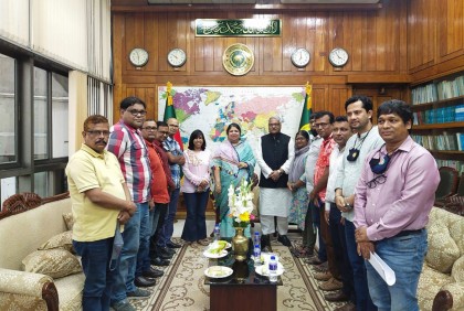 স্পিকারের সাথে নব-নির্বাচিত বিপিজেএ কমিটির সাক্ষাৎ 