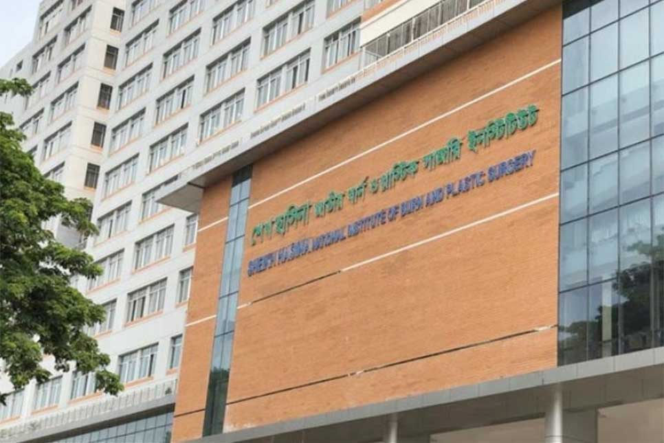 গ্যাসের চুলার লিকেজ থেকে আগুন, মৃতের সংখ্যা বেড়ে ৫

