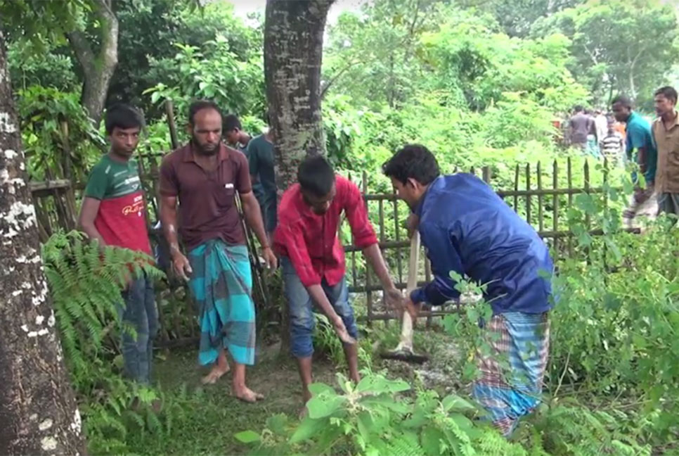 ১২টি কবরের কঙ্কাল চুরি 