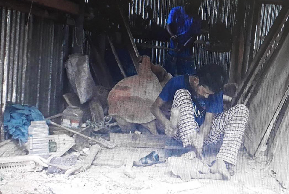 গাছের শেকড়ে সমিরনের ‘মনবাগান’