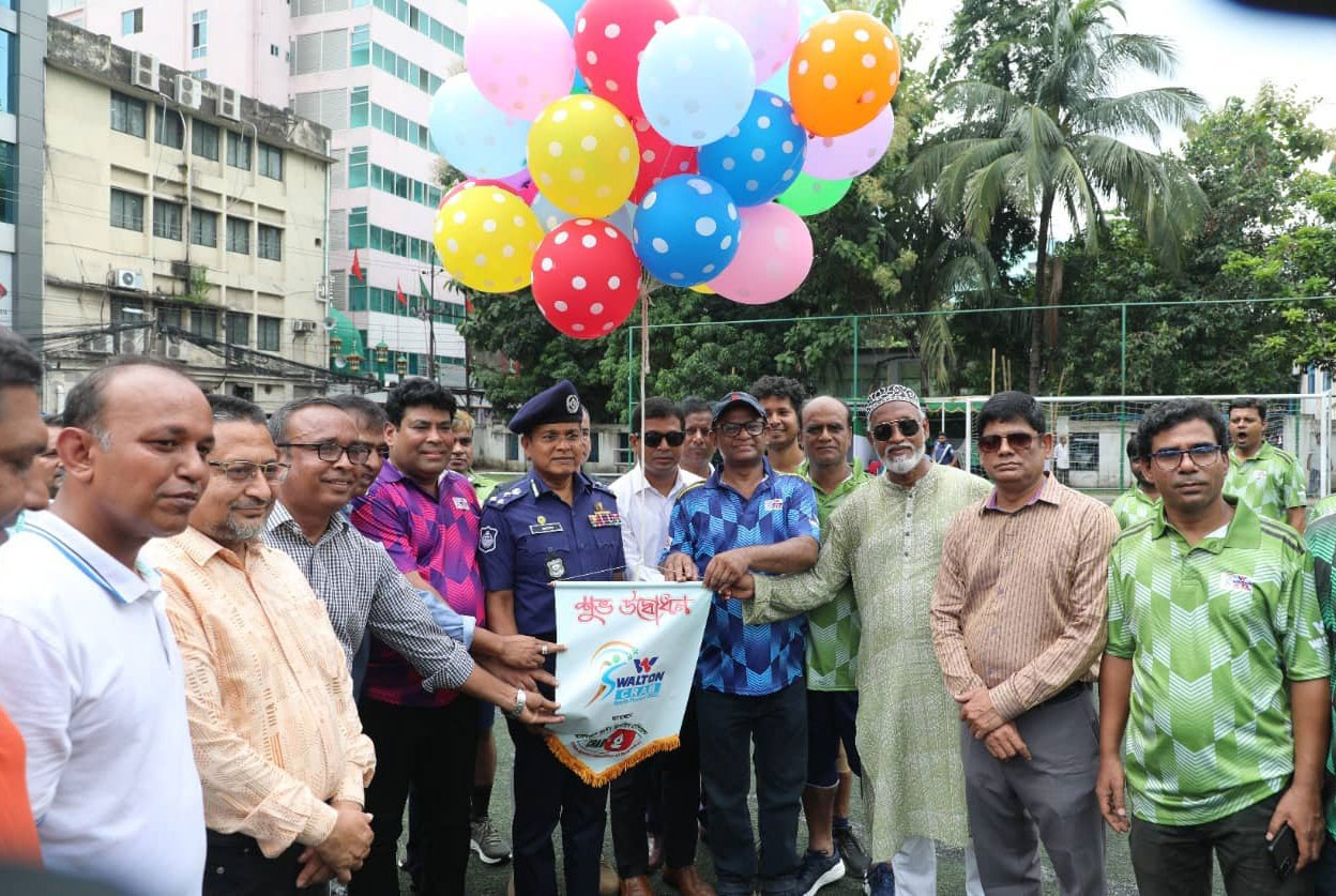 ওয়ালটন-ক্র্যাব ফুটবল
টুর্নামেন্টের উদ্বোধন