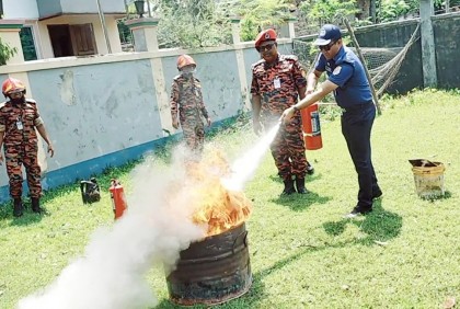 বরিশালে অগ্নিনির্বাপণ কর্মশালা ও মহড়া