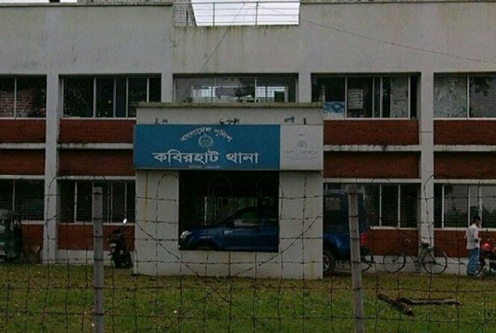 চার ঘণ্টায়ও আসেনি ডাক্তার, অ্যাম্বুলেন্সে সন্তান প্রসব