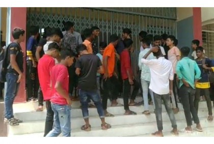 খেলার দাবিতে স্কুলে তালা!