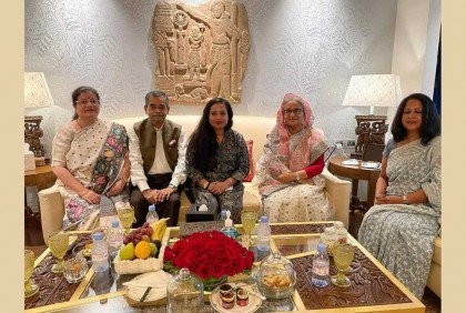প্রধানমন্ত্রীর সঙ্গে প্রণব মুখার্জির পরিবারের সদস্যদের সাক্ষাৎ

