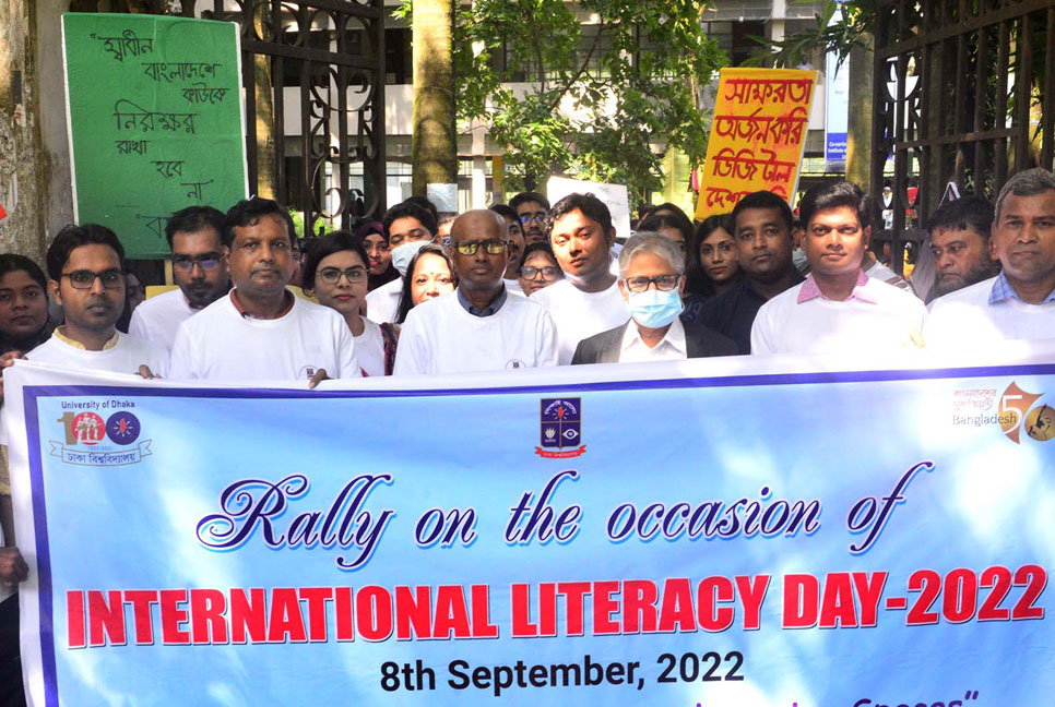 সুবিধা বঞ্চিত শিশুদের দ্রুত শিক্ষার আওতায় আনতে হবে: ঢাবি উপাচার্য