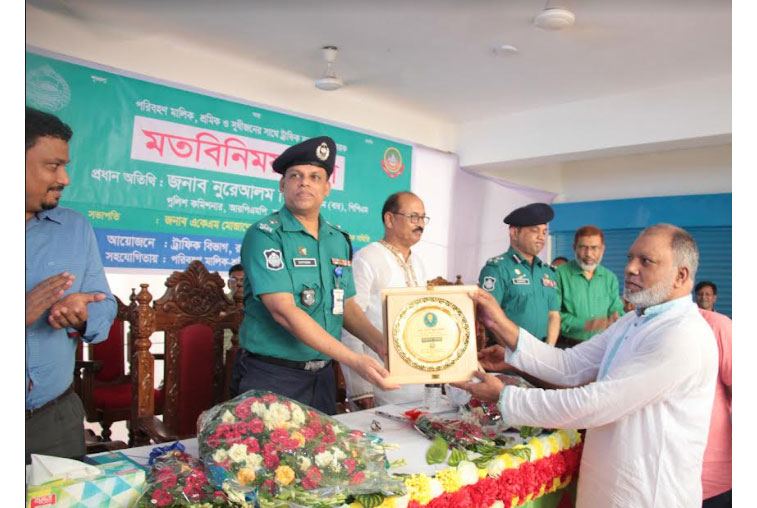 রংপুরে ট্রাফিক ব্যবস্থাপনা বিষয়ে পরিবহন মালিক, শ্রমিক ও সুধীজনের মতবিনিময়