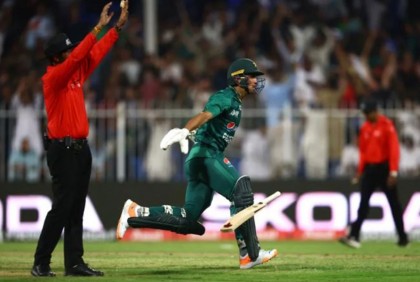 পাকিস্তানের জয়ে নিশ্চিত হলো ভারতের বিদায়