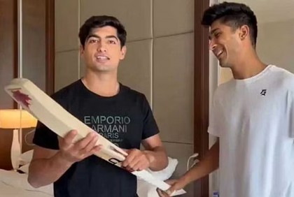 বন্যার্তদের পাশে দাঁড়াতে সেই ব্যাট নিলামে তুলছেন নাসিম