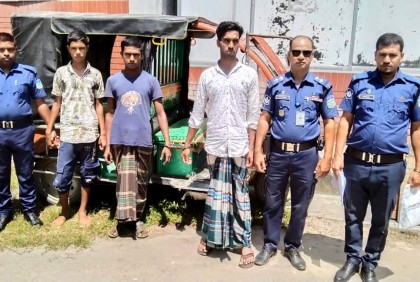 হালুয়াঘাটে ইজিবাইক চোর চক্রের ৩ সদস্য গ্রেফতার