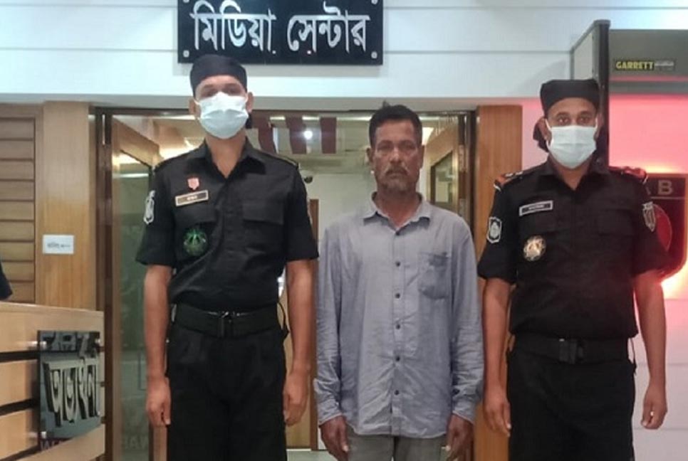 সাজা এড়াতে ৩৪ বছর পলাতক, অবশেষে র‌্যাবের হাতে ধরা 