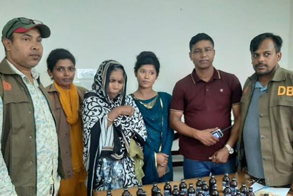 বাগেরহাটে ফেনসিডিলসহ নারী আটক