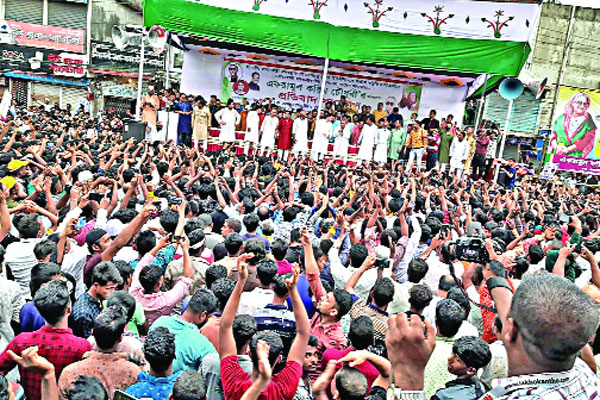 নোয়াখালীতে এমপি একরামের ডাকে বিশাল প্রতিবাদ সমাবেশ