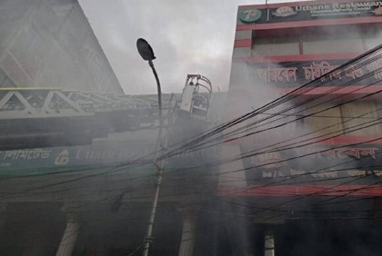 যাত্রাবাড়ীর কলাপট্টির আগুন নিয়ন্ত্রণে


