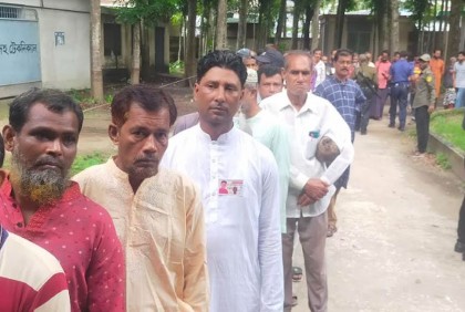 ঝিনাইদহ সদর পৌরসভায় ভোটগ্রহণ শুরু 