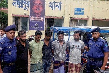 লক্ষ্মীপুরে চোরাই মোটরসাইকেলসহ আটক ৫