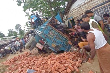 ইটবোঝাই ট্রাক চাপায় ২ রোহিঙ্গা কিশোরীর মৃত্যু