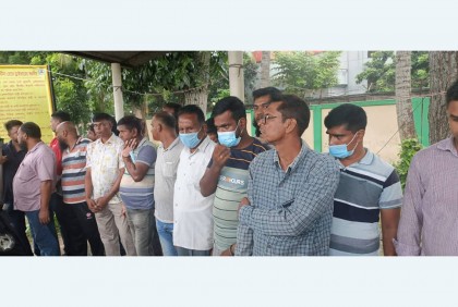 খুলনায় বিআরটিএ’তে অভিযানে ২৫ দালালকে জেল-জরিমানা