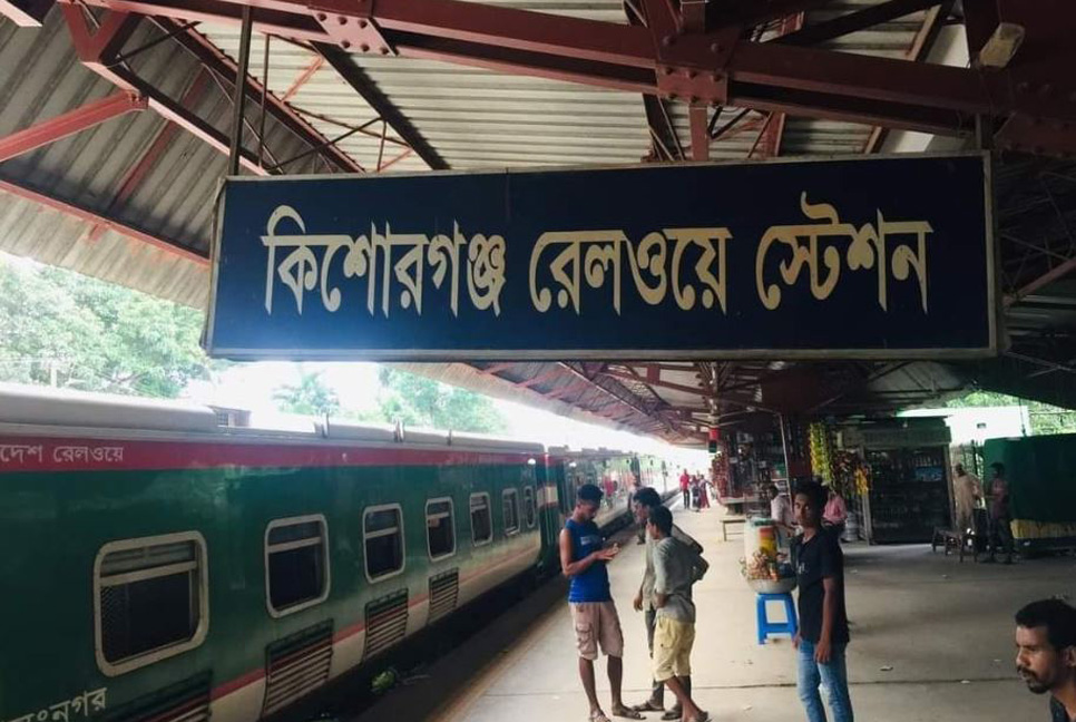 একই লাইনে দুই ট্রেন, সহকারী স্টেশন মাস্টার-পয়েন্টসম্যান বরখাস্ত 

