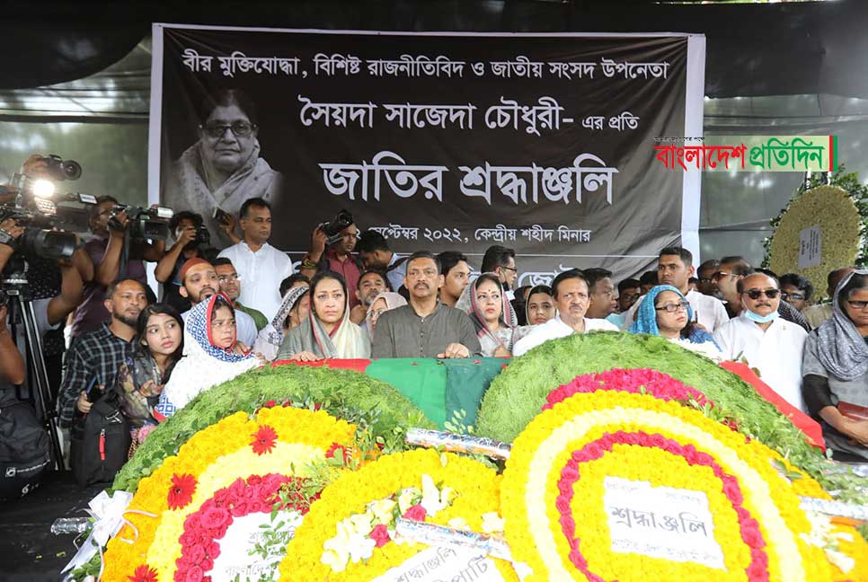 শহীদ মিনারে ফুলেল শ্রদ্ধায় সিক্ত সাজেদা চৌধুরী