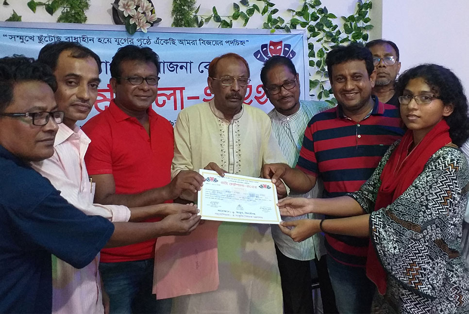 ঝিনাইদহে ৩ দিনব্যাপী নাট্য কর্মশালার সনদপত্র বিতরণ
