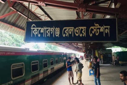 একই লাইনে দুই ট্রেন, সহকারী স্টেশন মাস্টার-পয়েন্টসম্যান বরখাস্ত 

