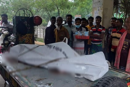 কুষ্টিয়ায় সড়কে প্রাণ গেল ৪ জনের


