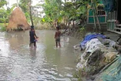 ভোলায় মেঘনা-তেঁতুলিয়া নদীর পানি বিপৎসীমার উপর দিয়ে প্রবাহিত