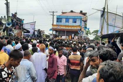 প্রধানমন্ত্রীকে কটূক্তির প্রতিবাদে নোয়াখালীতে মানুষের ঢল