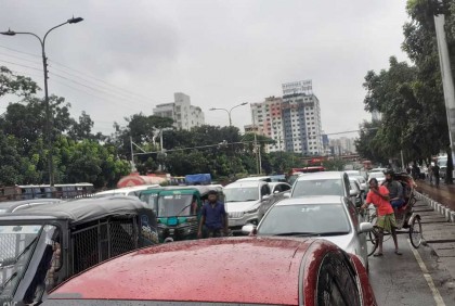 রাজধানীতে তীব্র যানজট, সীমাহীন দুর্ভোগ

