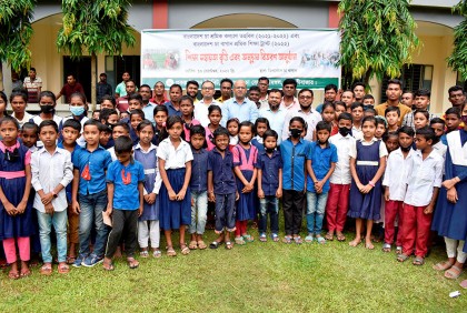 শ্রীমঙ্গলে শিক্ষাবৃত্তি পেল চা শ্রমিকের সন্তানরা