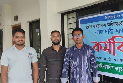 ৫ দফা দাবিতে হালুয়াঘাট পিআইও অফিসে কর্মবিরতি পালন 