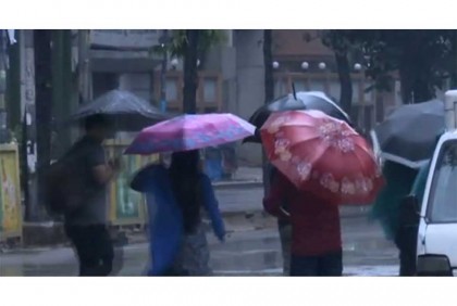 আজও থেমে থেমে বৃষ্টি, ভোগান্তিতে নগরবাসী

