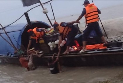 ৯৯৯-এ ফোন করে প্রাণ বাঁচলো ৮ জেলের