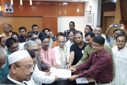 বাগেরহাট জেলা পরিষদ চেয়ারম্যান পদে মনোনয়নপত্র জমা দিলেন টুকু