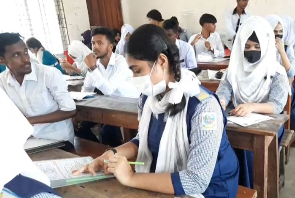 সুশৃঙ্খল পরিবেশে কালিয়াকৈরে এসএসসি ও সমমানের পরীক্ষা শুরু 