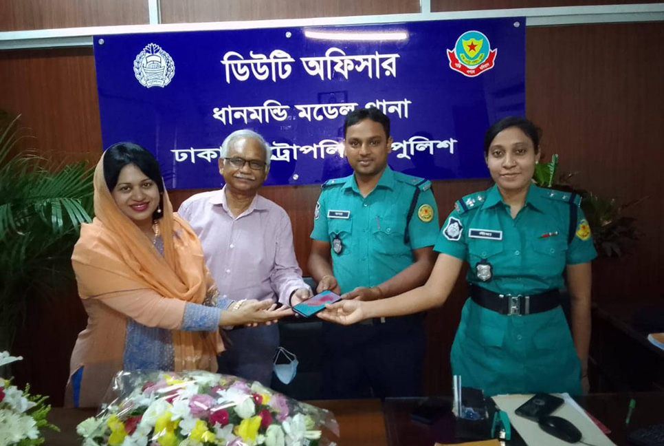 ডা. মুশতাকের ছিনতাই হওয়া মোবাইল ফোন উদ্ধার