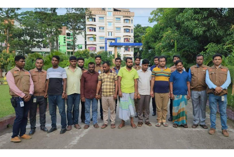 মুন্সীগঞ্জে ডাকাতির ঘটনায় ১১ ডাকাত গ্রেফতার 
