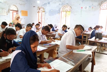 ময়মনসিংহ শিক্ষা বোর্ডে এসএসসি পরীক্ষা দিচ্ছে লক্ষাধিক শিক্ষার্থী