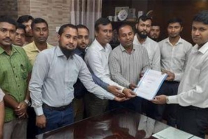 চাঁদপুরে পিআইও কর্মকর্তা-কর্মচারীদের স্বারকলিপি প্রদান