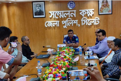 সিলেটে প্রবাসীদের সহায়তায় পুলিশের হেল্পডেস্ক
