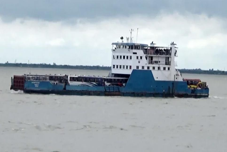 ভোলায় নদীতে পড়ে ফেরির স্টাফ নিখোঁজ
